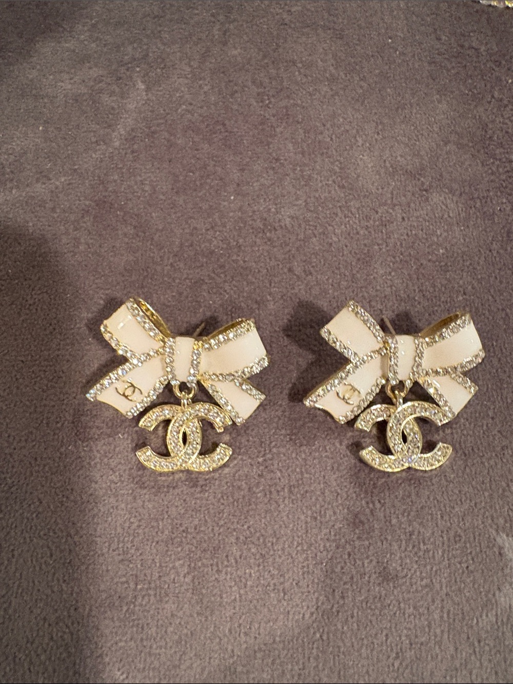 BRAND NEW! Gold & Cream Bow Drop Crystal Earrings